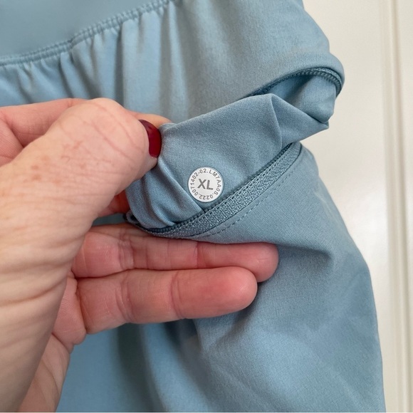 Lululemon T.H.E. Short *Linerless 9" Updated
Pewter Blue size XL - Picture 5 of 7